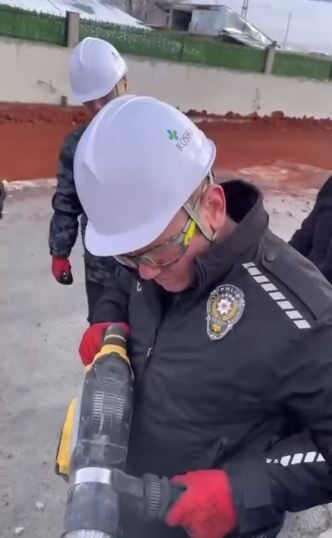 Ardahan Emniyet Müdürlüğü’nde Polislere Enkazda Arama ve Kurtarma Eğitimi Verildi Ardahan Emniyet Müdürlüğü Çevik Kuvvet Şubesi'ndeki polisler, AFAD işbirliğiyle "Enkazda