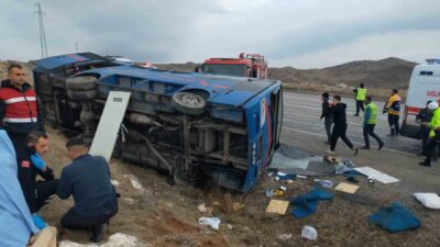 Sivas'ın İmranlı ilçesinde cezaevi nakil aracı devrildi. Kazada mahkûmlar da