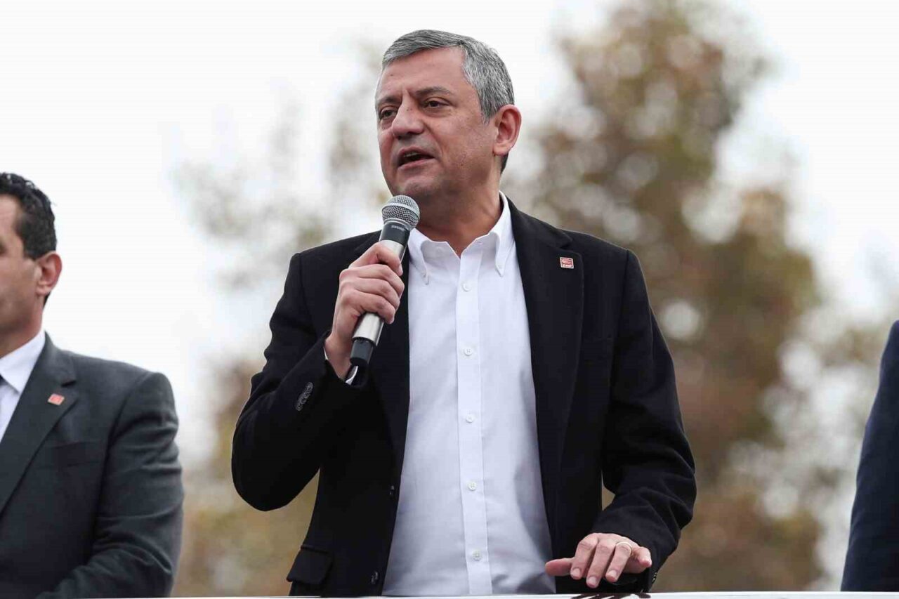 CHP Genel Başkanı Özgür Özel, Ankara'daki mitingde adil bir demokrasi