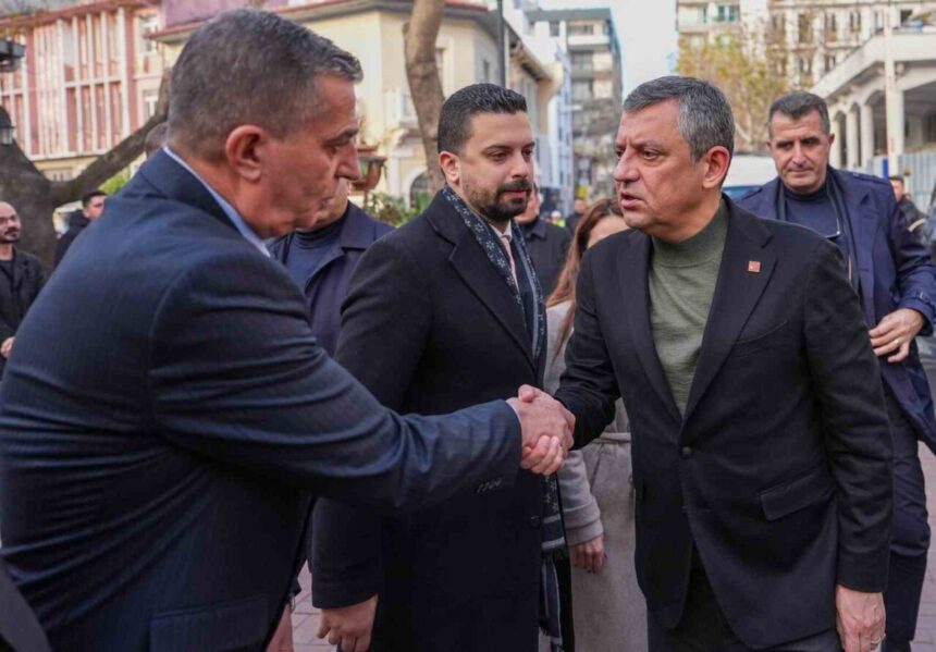 CHP Genel Başkanı Özgür Özel, Manisa’da Gülşah Durbay’ın vefatı sonrası Şehzadeler Belediyesi’ne taziye ziyaretinde bulundu.