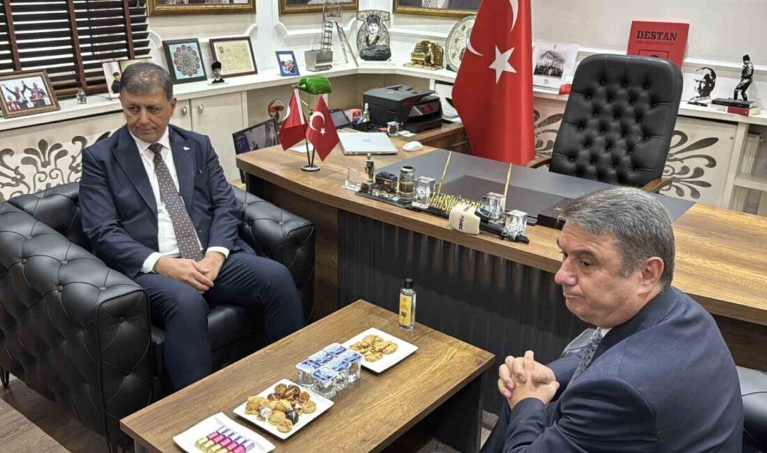 İzmir Büyükşehir Belediye Başkanı Dr. Cemil Tugay, belediye işçilerinin çıplak