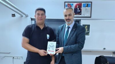 Gazeteci-yazar Metin Özmen, Cizre Mehmet Akif Ersoy Anadolu Lisesi’nde öğrencilere