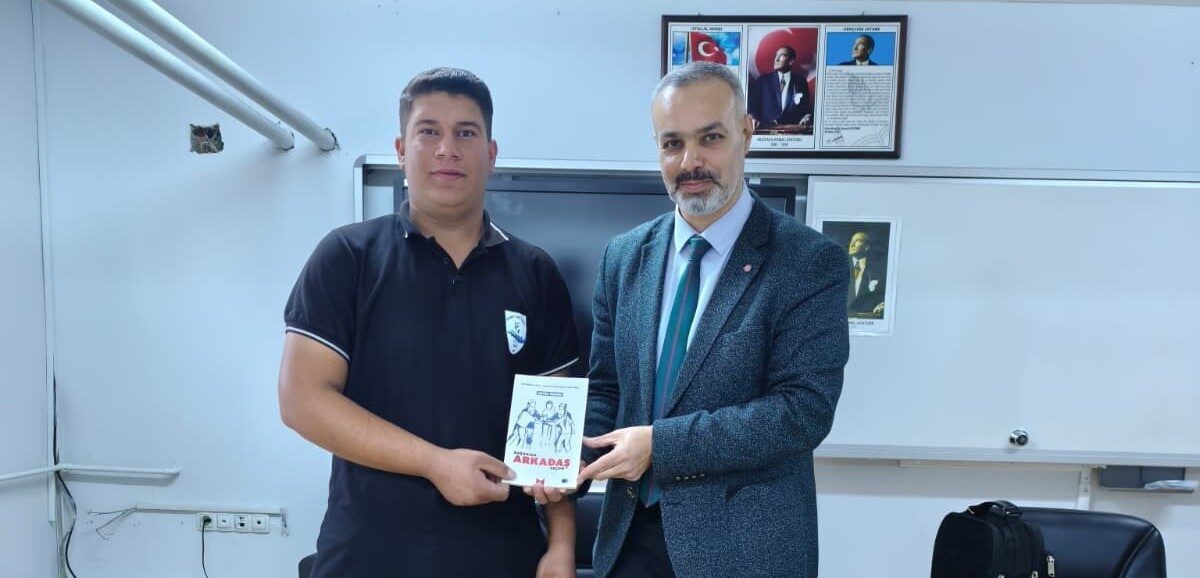 Gazeteci-yazar Metin Özmen, Cizre Mehmet Akif Ersoy Anadolu Lisesi’nde öğrencilere