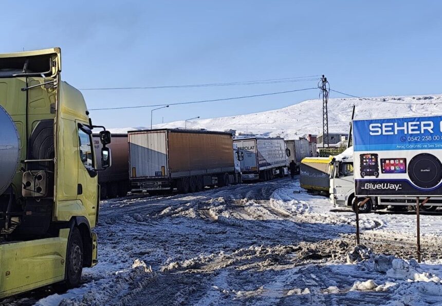 Cizre’de Kar Yağışı Hayatı Olumsuz Etkiledi, Ulaşımda Zorluklar Yaşanıyor