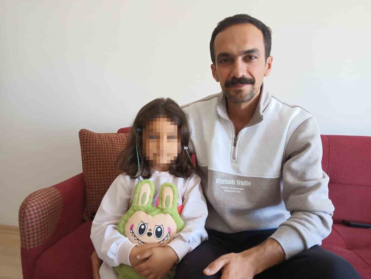 Ankara'nın Etimesgut ilçesinde pitbull cinsi köpeğin saldırısına uğrayan Efe ve