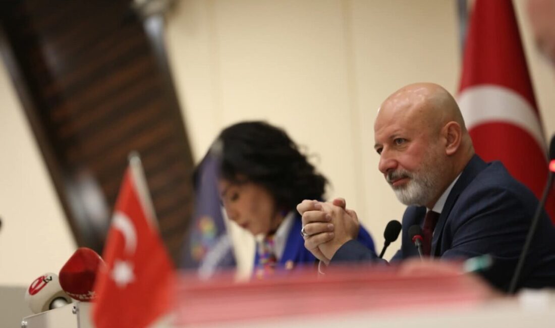 Kocasinan Belediye Başkanı Ahmet Çolakbayrakdar, meclis toplantısında usulsüzlükleri tespit ettiklerini