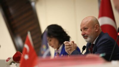 Kocasinan Belediye Başkanı Ahmet Çolakbayrakdar, meclis toplantısında usulsüzlükleri tespit ettiklerini