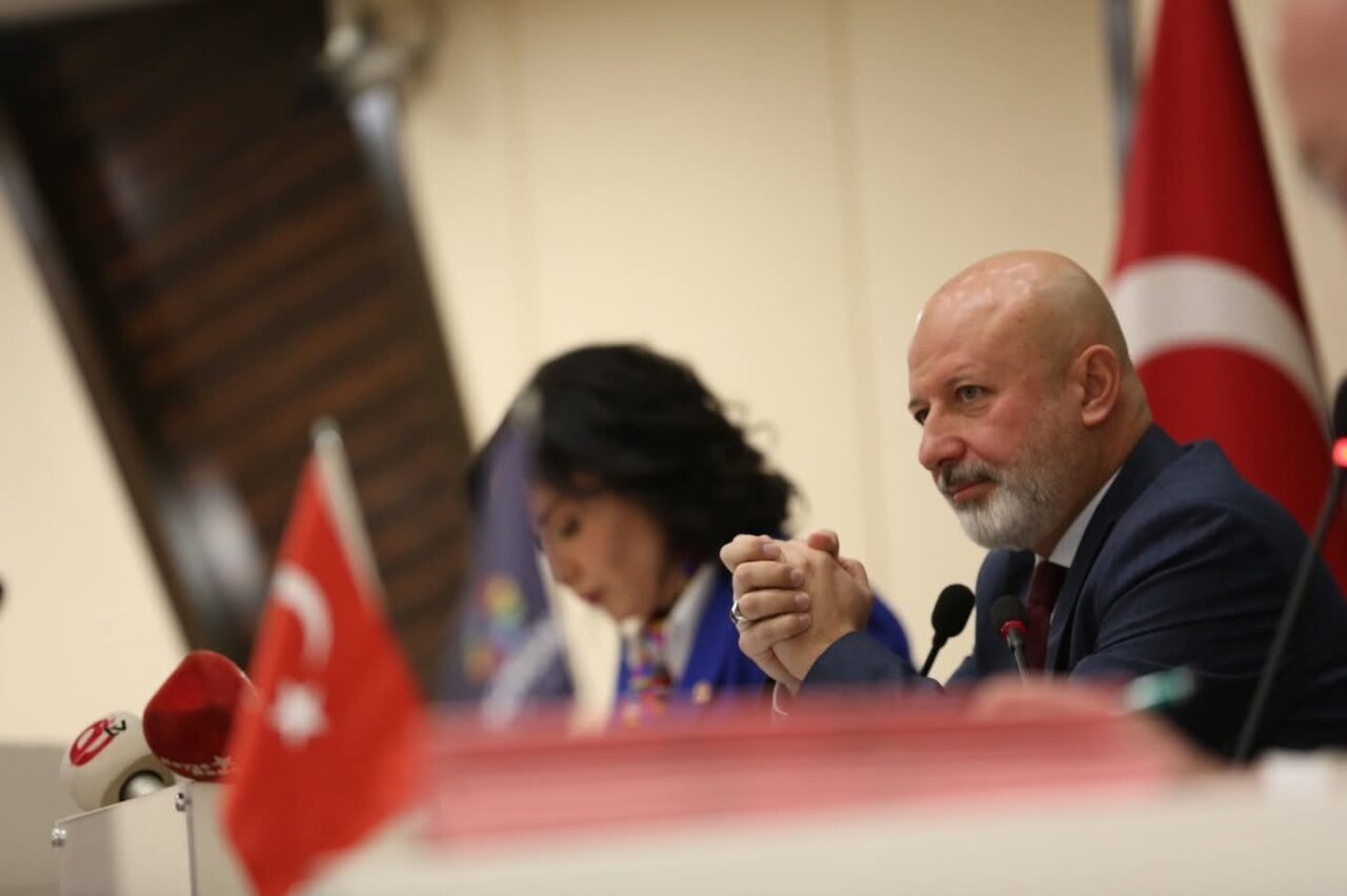 Kocasinan Belediye Başkanı Ahmet Çolakbayrakdar, meclis toplantısında usulsüzlükleri tespit ettiklerini