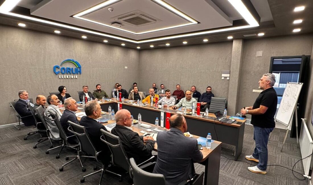 Çoruh EDAŞ, İlçe Yöneticilerine İletişim ve Beden Dili Eğitimi Düzenleyerek Müşteri Memnuniyetini Artırmayı Hedefliyor Çoruh Elektrik Dağıtım A.Ş., müşteri memnuniyetini artırmak amacıyla ilçe yöneticilerine