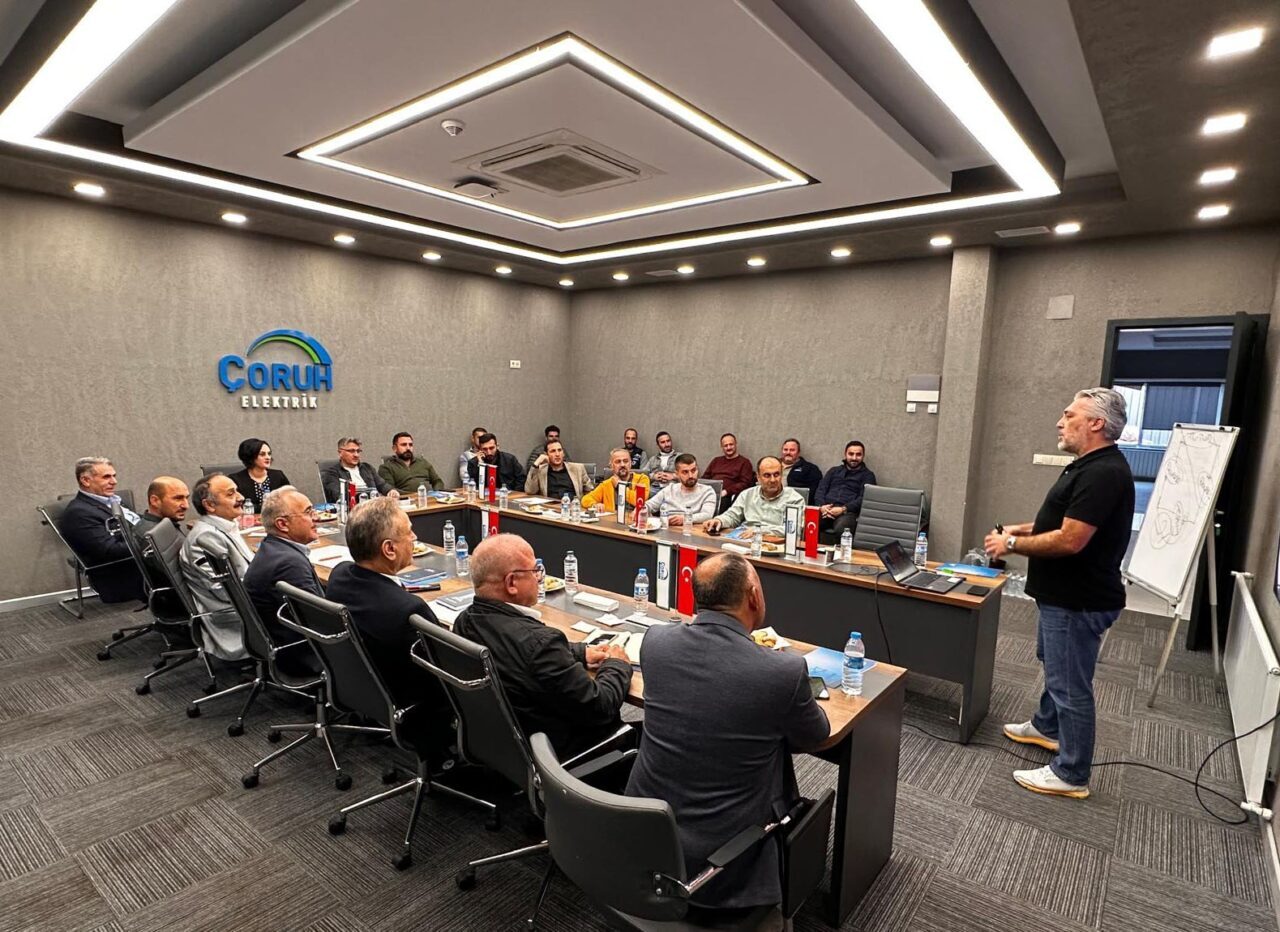 Çoruh Elektrik Dağıtım A.Ş., müşteri memnuniyetini artırmak amacıyla ilçe yöneticilerine