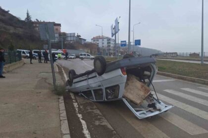 Çorum’da hafif ticari araç ile otomobil çapıştı: 1 yaralı