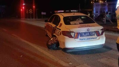 Çorum-Ankara karayolunda meydana gelen kazada, T.K. yönetimindeki otomobil kırmızı ışıkta