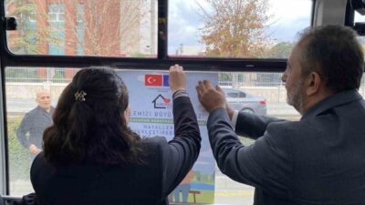 Çorum'da koruyucu aile hizmetinin yaygınlaştırılması için toplu taşımada bilgilendirici afişler