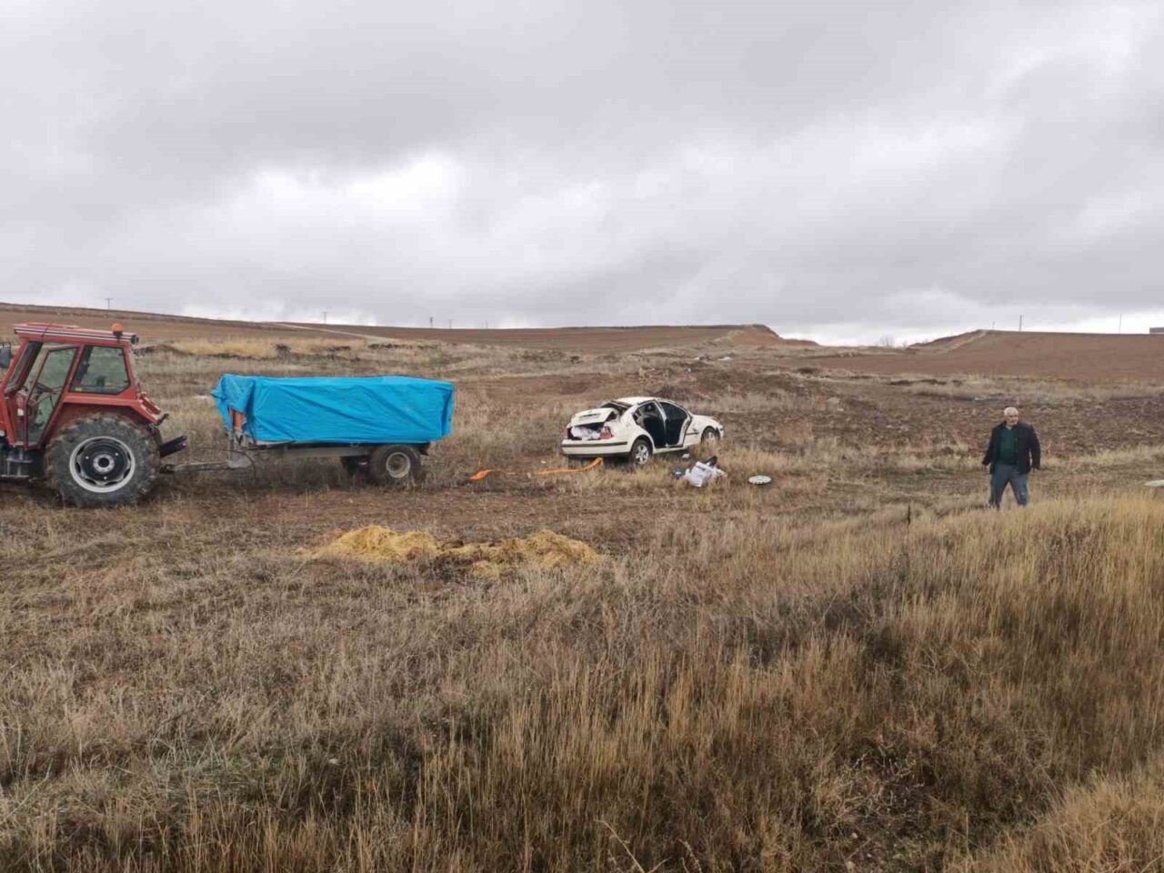 Çorum’un Alaca İlçesinde Otomobilin Şarampole Yuvarlanması Sonucu İki Kişi Yaralandı Çorum'un Alaca ilçesinde meydana gelen kazada, Mehmet K. yönetimindeki otomobil