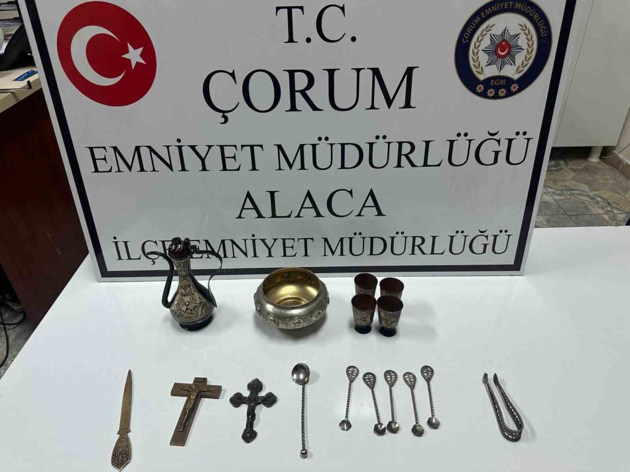 Çorum'un Alaca ilçesinde yapılan bir operasyonda, tarihi eser olarak değerlendirilen