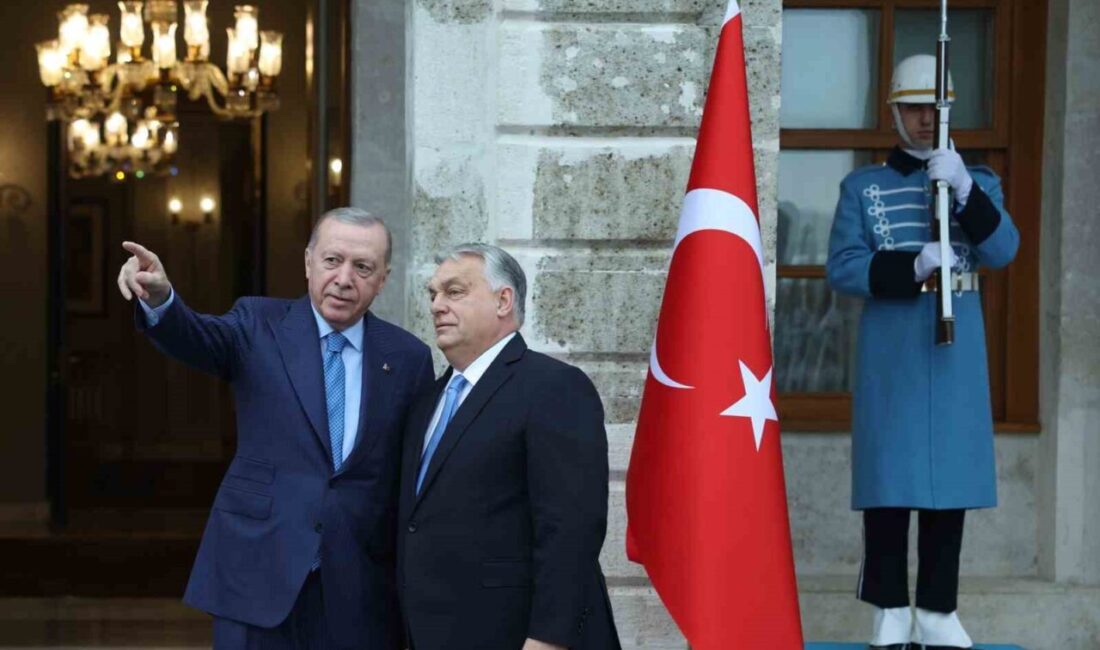 Cumhurbaşkanı Recep Tayyip Erdoğan, Dolmabahçe Ofisi'nde Macaristan Başbakanı Viktor Orban'ı