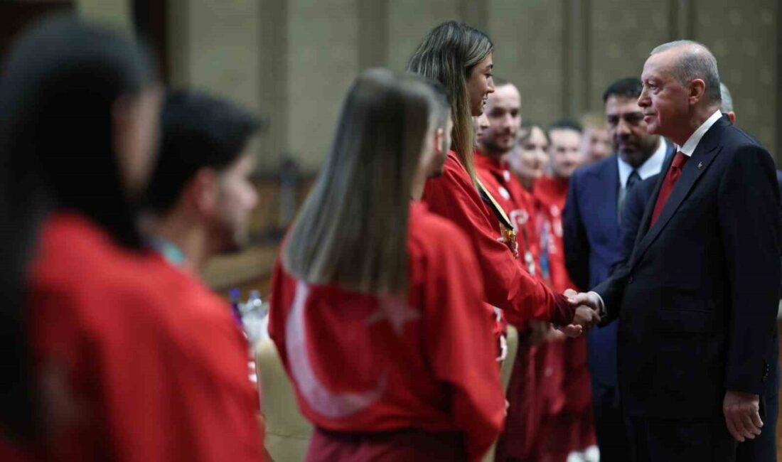 Cumhurbaşkanı Recep Tayyip Erdoğan, genç sporcularla bir araya geldi ve