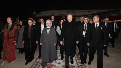 Cumhurbaşkanı Recep Tayyip Erdoğan, eşi Emine Erdoğan ve beraberindeki heyetle