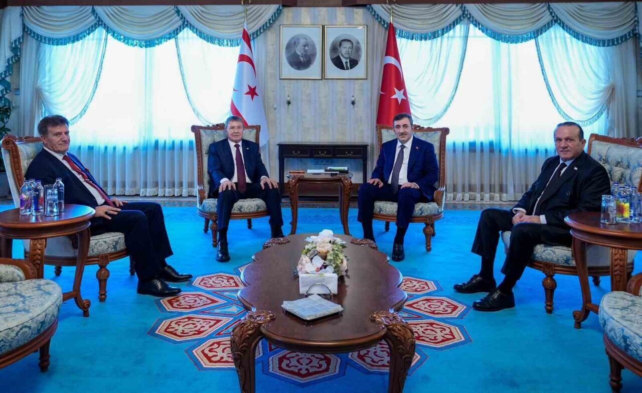 Cumhurbaşkanı Yardımcısı Cevdet Yılmaz, KKTC Başbakanı Ünal Üstel ile bir