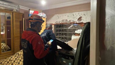 Kocaeli İzmit'te, bir inşaat çalışması nedeniyle 5 katlı bir apartmanın