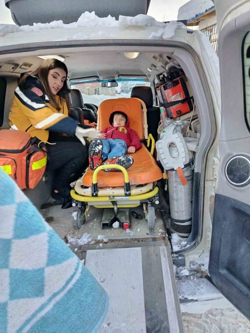Pervari’de Damdan Düşen 7 Yaşındaki Çocuk Hastaneye Görüldü