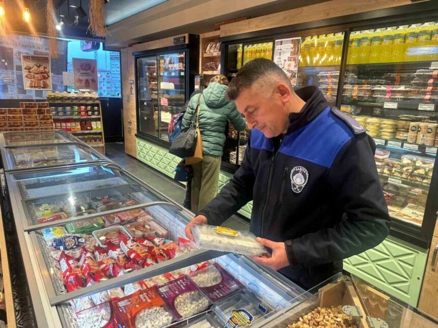 Darıca Belediyesi Zabıta Müdürlüğü, yılbaşı öncesi gıda denetimlerini artırdı.