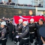 Yalova’da DEAŞ’a yönelik operasyonda şehit olan polis Külünk, Akçakoca’da son yolculuğuna uğurlandı.