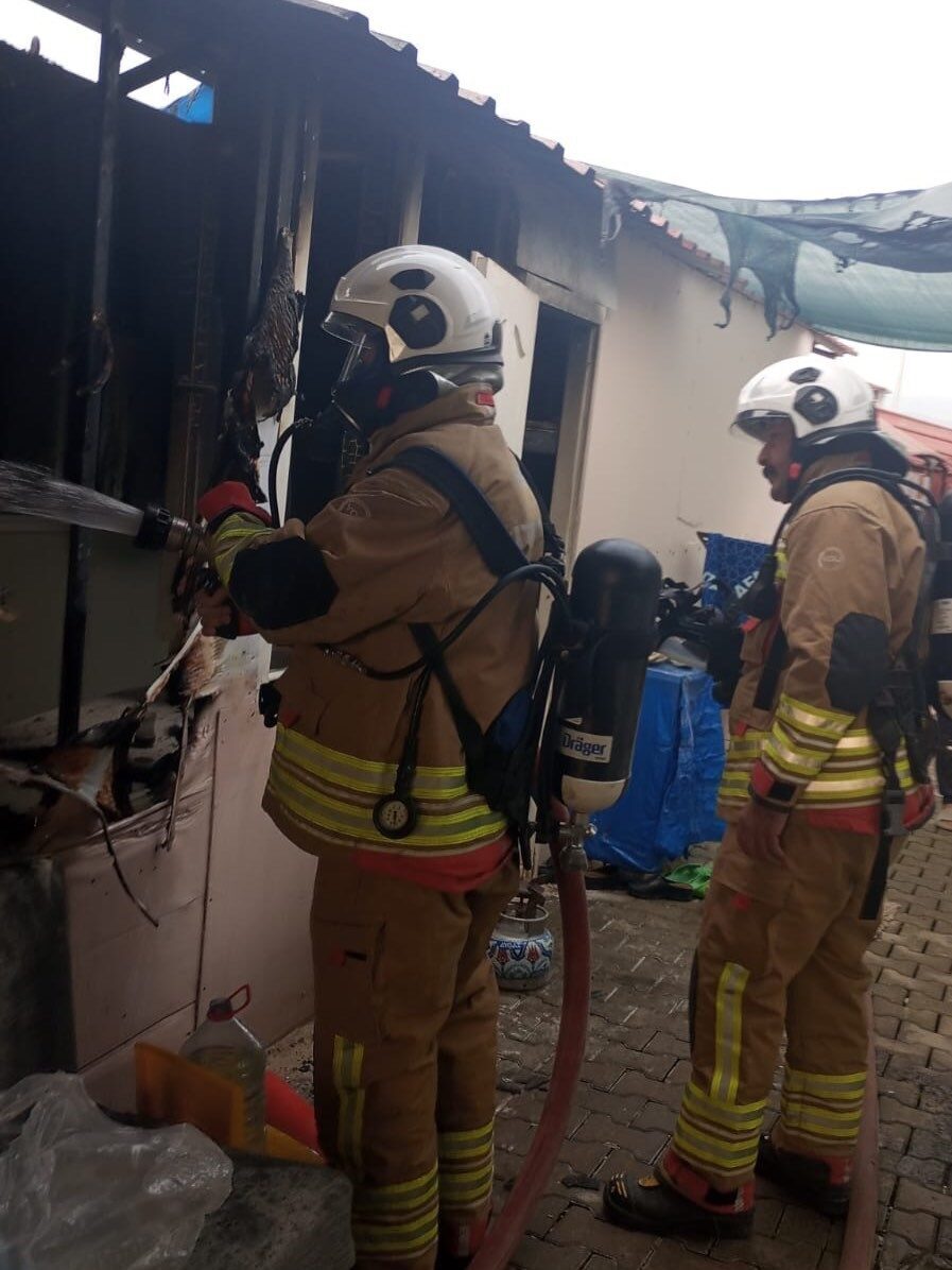 Hatay'ın Defne ilçesindeki 23 Temmuz Konteyner Kent'te, depremzedelerin yaşadığı konteynerde