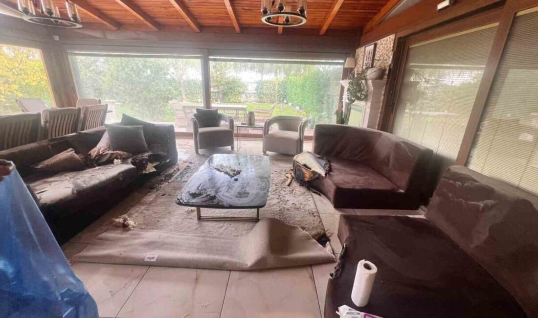 İstanbul’da Dekoratif Şömine Patladı: 41 Yaşındaki Kadın Yüzde 30 Yanıkla Hastaneye Kaldırıldı 41 yaşındaki Derya Yavaş, arkadaşlarıyla birlikte bulunduğu evde dekoratif şömine