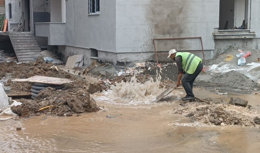Adıyaman'da Cumhuriyet Mahallesi'nde inşaat sırasında iş makinesi doğal gaz ve