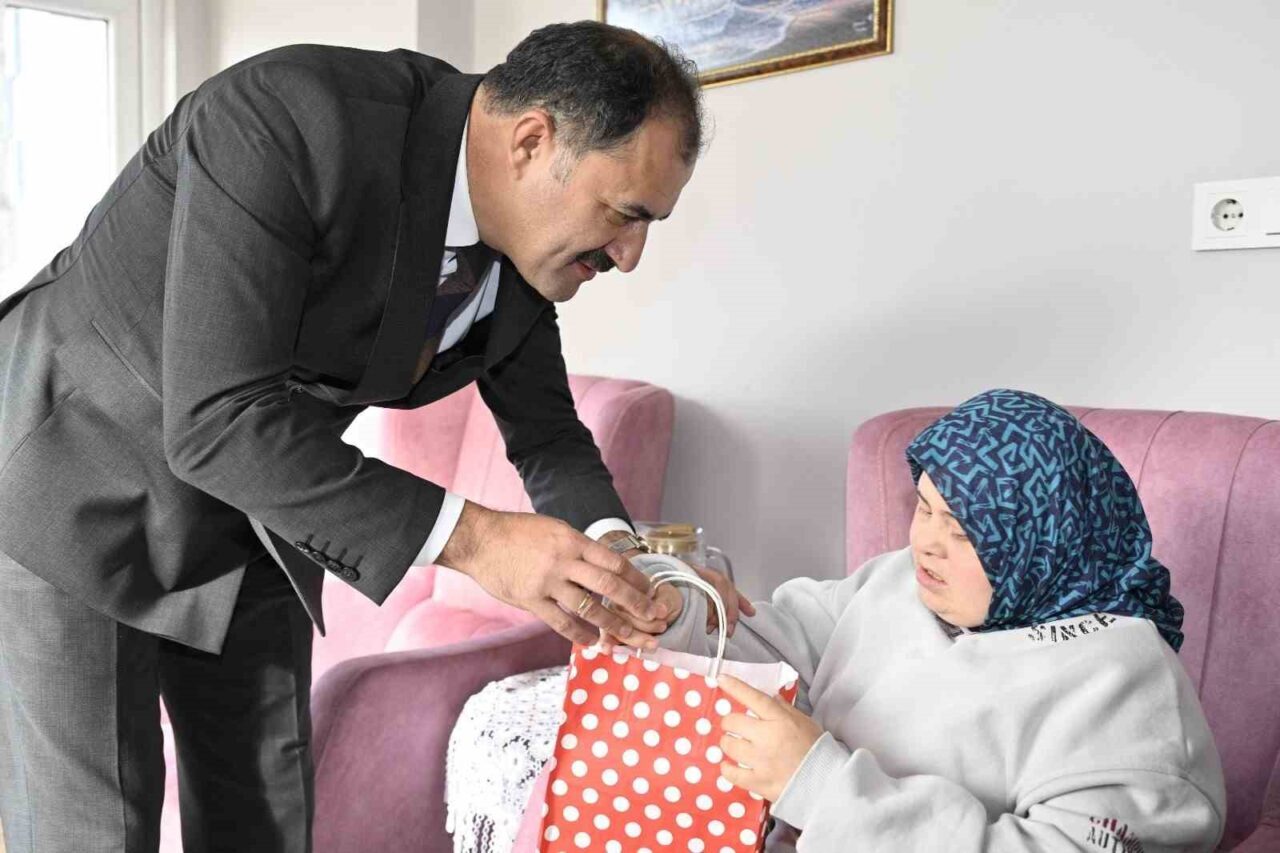 Manisa'nın Demirci ilçesinde 3 Aralık Dünya Engelliler Günü vesilesiyle Belediye