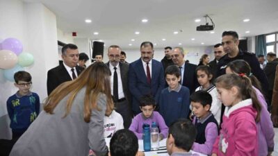 Demirci'deki Cengiz Topel Enver Armağan İlkokulu'nda 10 Aralık Dünya İnsan