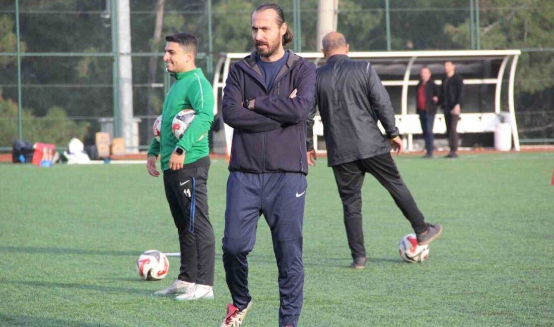Denizli İdmanyurdu, TFF 3. Lig 4. Grup'ta lider Kütahyaspor ile