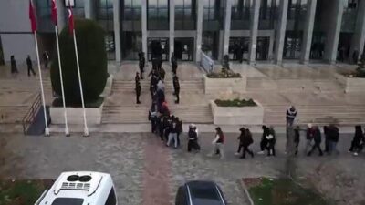 Denizli'de düzenlenen operasyonda, internet üzerinden dolandırıcılık yapan 25 kişi yakalandı.