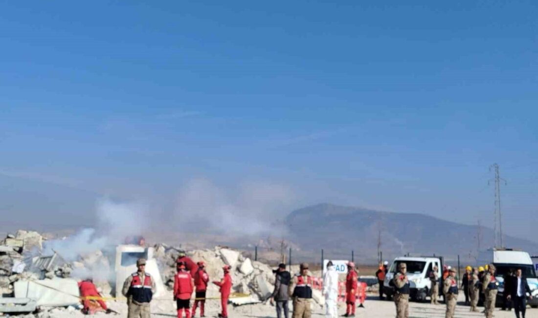 Denizli’de 5.6 Büyüklüğündeki Deprem Senaryosuyla Tatbikat Düzenlendi Denizli'de AFAD tarafından düzenlenen tatbikatta 5.6 büyüklüğündeki deprem senaryosuyla Merkezefendi,