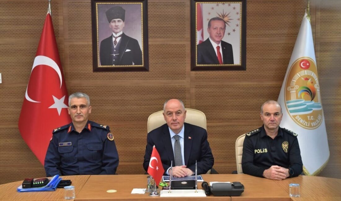Denizli’de Asayiş Olaylarında Dikkat Çeken Düzenlemeler ve Azalma Oranları Açıklandı Denizli Valisi Ömer Faruk Coşkun, Kasım ayı asayiş verilerini açıkladı.