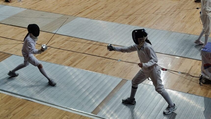 Denizli’de Pamukkale Halk Eğitimi Merkezi Müdürü Cengiz Sarıca, U12 Kadın Epe’de Türkiye 6’ncısı Meryem Koru’yu tebrik etti.