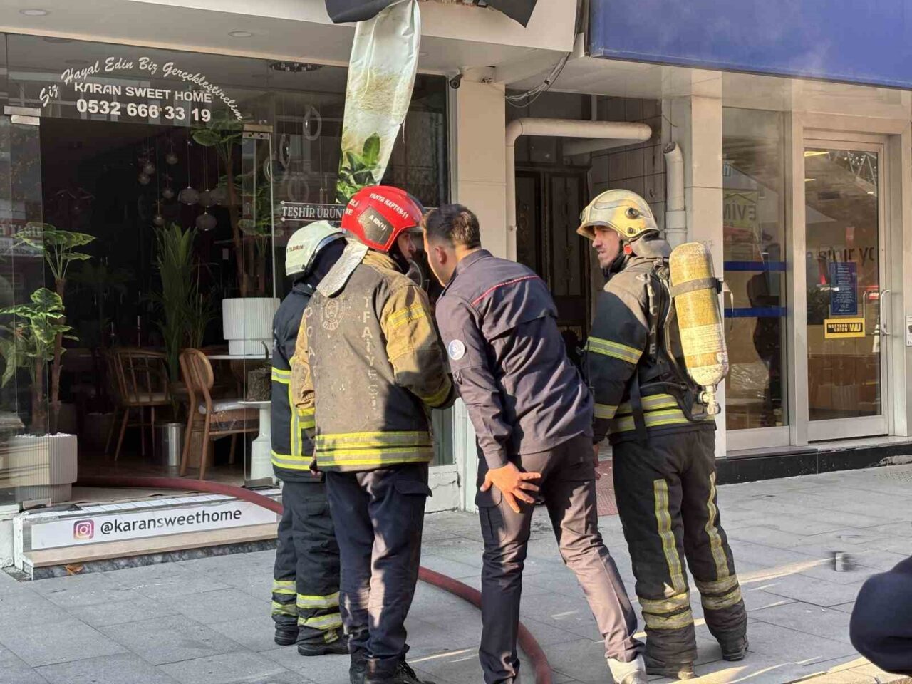 İzmit’te Spot Eşya Dükkanında Çıkan Yangın Korku Dolu Anlar Yaşattı