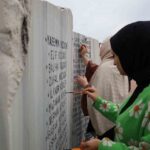 Yalova’da Gönüllü Öğrenciler, Deprem Anıtı’nda Anlamlı Yenileme Çalışması Gerçekleştirdi