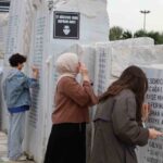 Yalova’da Gönüllü Öğrenciler, Deprem Anıtı’nda Anlamlı Yenileme Çalışması Gerçekleştirdi