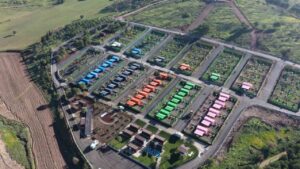 Kahramanmaraş depreminden sonra AFAD'a ait kullanılmayan konteynerler, Balıkesir'de sokak hayvanlarına