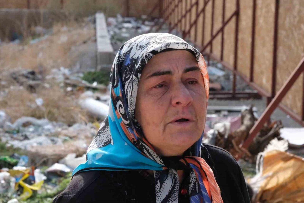 Gaziantep'te 65 yaşındaki Ayfer Karakuşoğlu, Kahramanmaraş merkezli depremlerde evlatlarını yitirerek