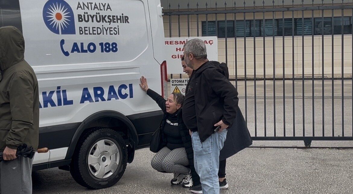 Antalya'da, otomobiliyle evden çıkan 39 yaşındaki Hatice Doğan'ın dereye düşüp