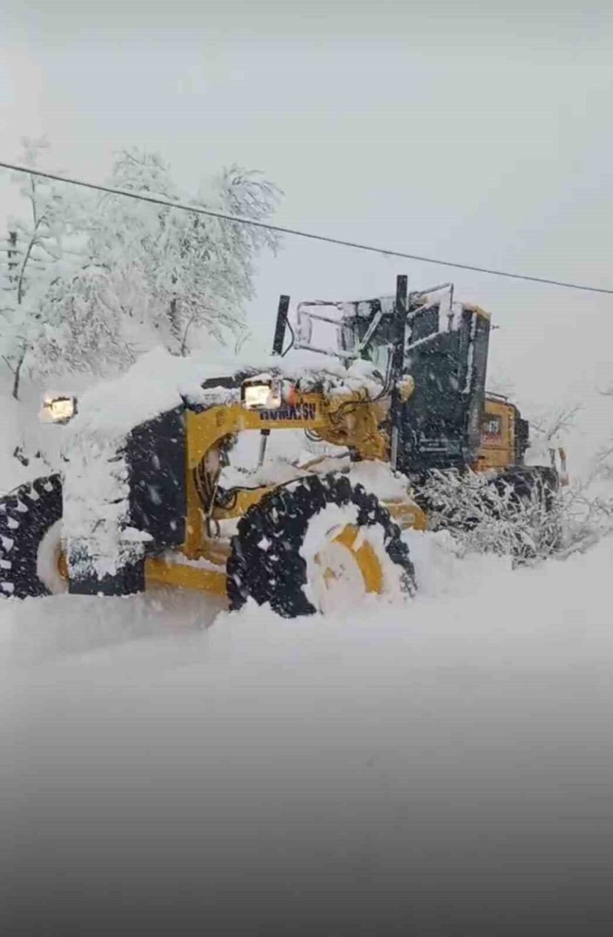 Devrek’te Yoğun Kar Nedeniyle 45 Köy Yolu Ulaşıma Kapandı, Ekipler Müdahale Ediyor