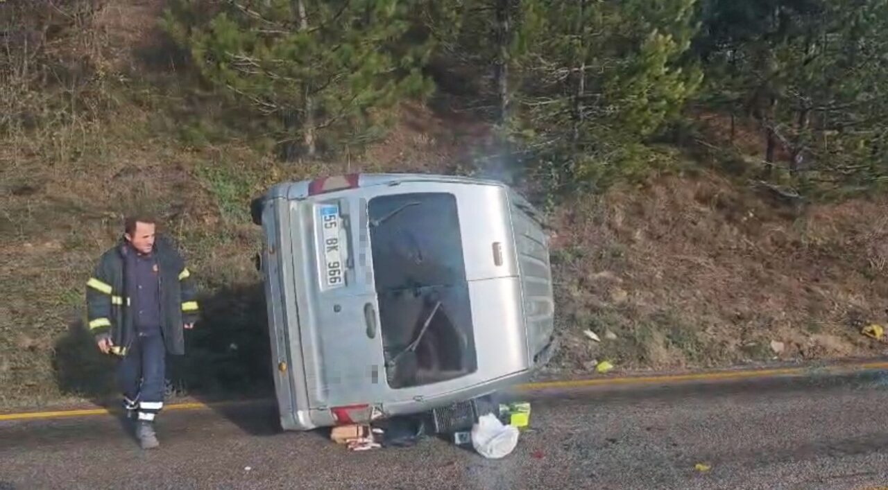 Karabük'ün Safranbolu ilçesinde Nazım Yağcı'nın kullandığı hafif ticari araç kontrolden