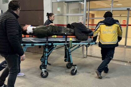 Adıyaman’da motosikletin devrilmesi sonucu sürücü Mehmet Anıl C. yaralandı.