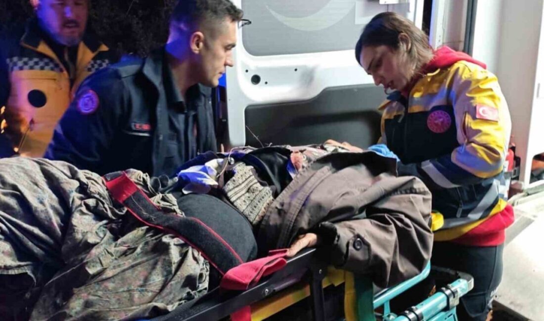 Muğla’nın Menteşe İlçesinde Devrilen Traktör Altında Kalan Kadın İtfaiye Ekiplerince Kurtarıldı Muğla'nın Menteşe ilçesinde traktörün devrilmesi sonucu yaralanan bir kadın, itfaiye