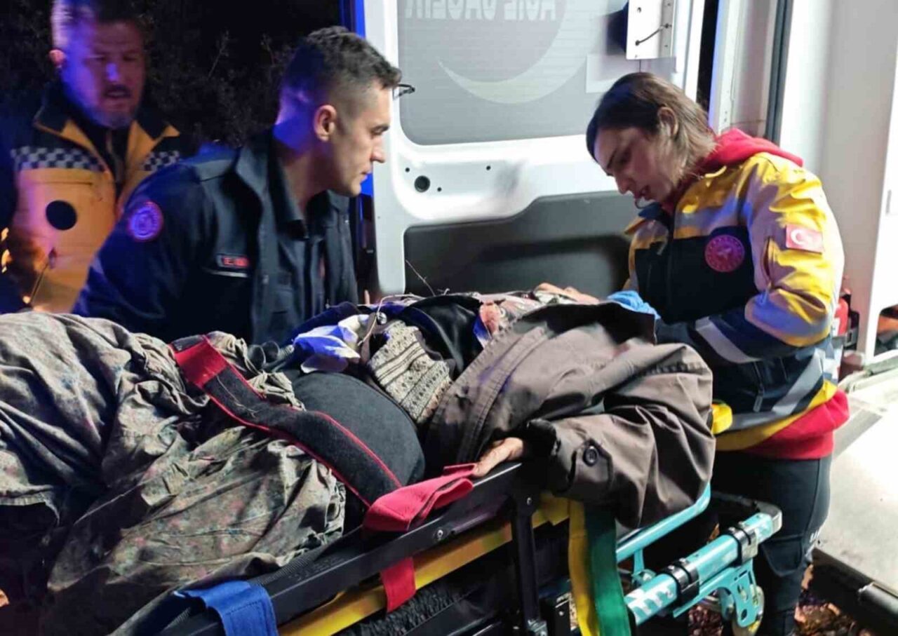 Muğla'nın Menteşe ilçesinde traktörün devrilmesi sonucu yaralanan bir kadın, itfaiye