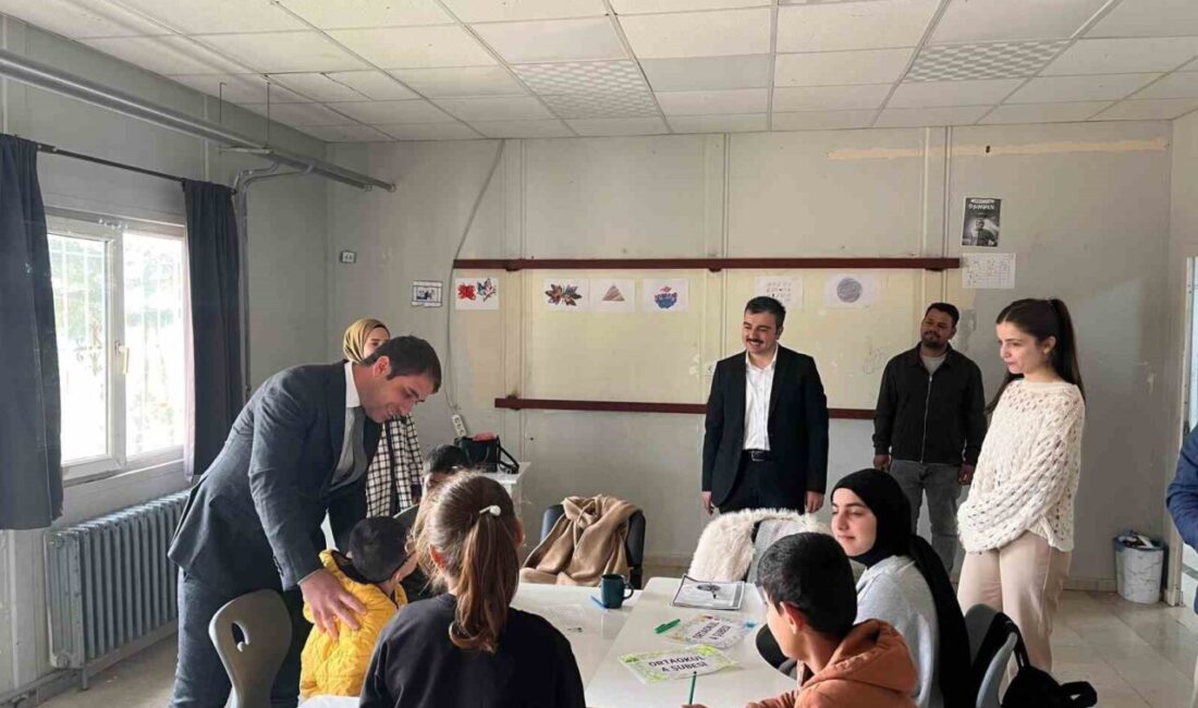 Diyarbakır'ın Dicle İlçe Kaymakamı Mustafa Atış, Milli Eğitim Müdürü Mustafa