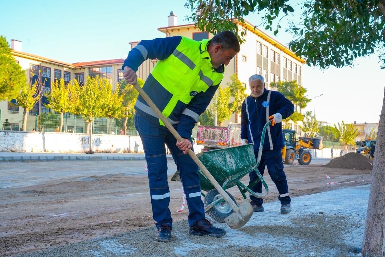 Didim Belediyesi, ulaşım altyapısını güçlendirmek amacıyla yol yapım ve yenileme